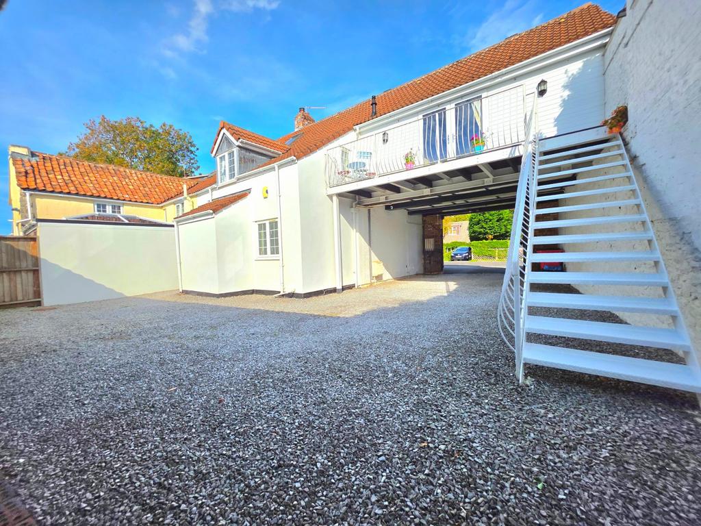 Rear/Courtyard