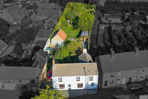 3 bedroom detached house for sale, Middletons Road, Yaxley, PE7