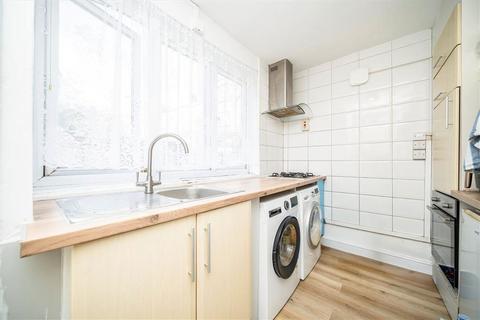 2 bedroom flat for sale, Fanshaw Street, London N1