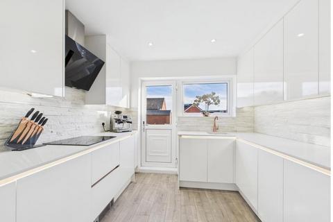 3 bedroom semi-detached house for sale - Dawnay Road, Bilton HU11