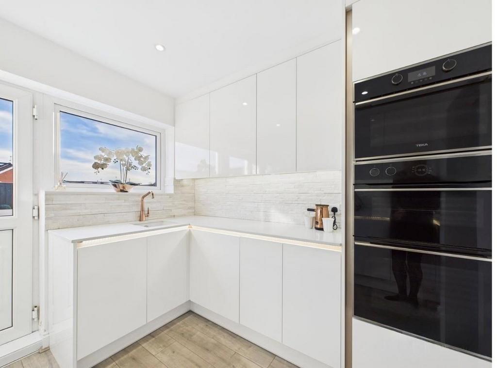 Kitchen c.jpg