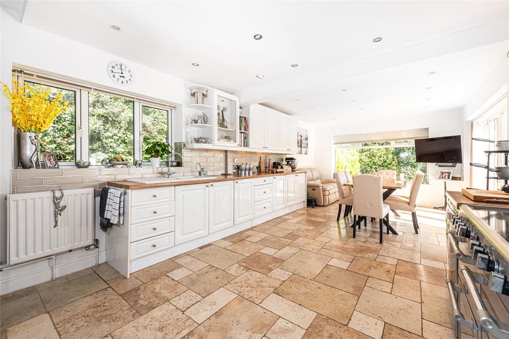 Kitchen/Dining Rm