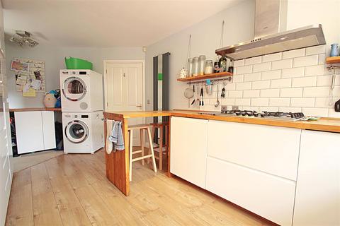 8 Francis Drive, Cawston, Rugby, CV22 7FS