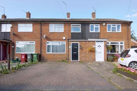 3 bedroom terraced house for sale, Gascons Grove, Slough, SL2 1TH