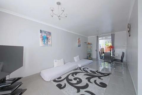 3 bedroom terraced house for sale, Gascons Grove, Slough, SL2 1TH