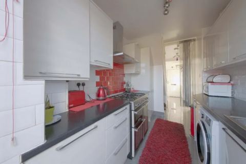 3 bedroom terraced house for sale, Gascons Grove, Slough, SL2 1TH