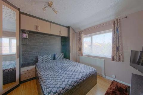 3 bedroom terraced house for sale, Gascons Grove, Slough, SL2 1TH