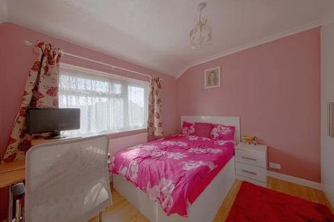 3 bedroom terraced house for sale, Gascons Grove, Slough, SL2 1TH