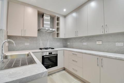 3 bedroom terraced house to rent, Sandringham Road, Hertfordshire WD24