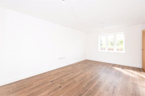 undefined, Thornbrook Close, Stoke Mandeville, Aylesbury, Buckinghamshire, HP22