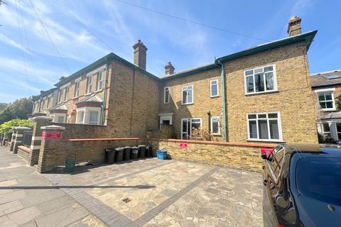 2 bedroom maisonette to rent, Trafalgar Road, Twickenham, TW2