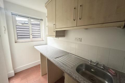 2 bedroom maisonette to rent, Trafalgar Road, Twickenham, TW2
