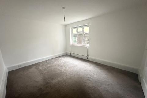 2 bedroom maisonette to rent, Trafalgar Road, Twickenham, TW2