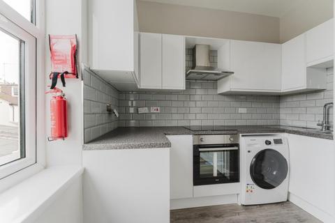 5 bedroom flat to rent, Pitshanger Lane, W5
