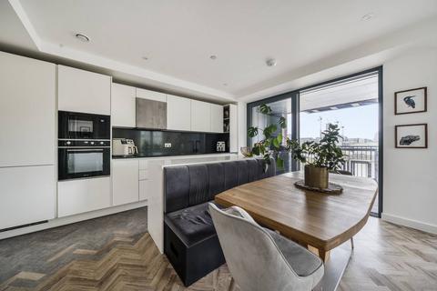 2 bedroom flat for sale, Skyline Apartments, London E3