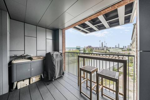 2 bedroom flat for sale, Skyline Apartments, London E3