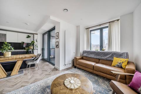 2 bedroom flat for sale, Skyline Apartments, London E3