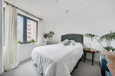 2 bedroom flat for sale, Skyline Apartments, London E3