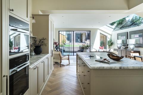 3 bedroom ground floor flat for sale, Okehampton Road, Kensal Rise, London, NW10