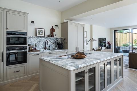 3 bedroom ground floor flat for sale, Okehampton Road, Kensal Rise, London, NW10