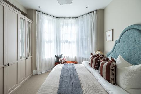 3 bedroom ground floor flat for sale, Okehampton Road, Kensal Rise, London, NW10
