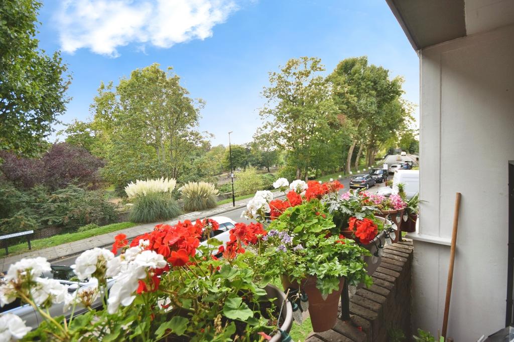 Pbox-garden-344345.JPG