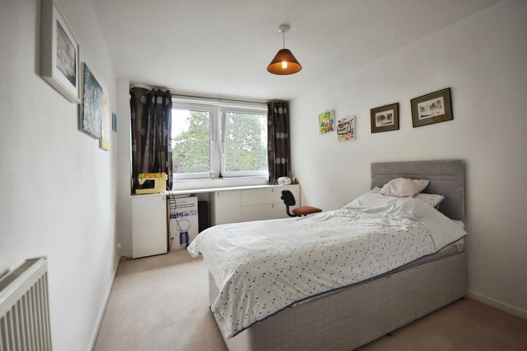 Pbox-bedroom-344345.JPG
