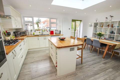 2 bedroom bungalow for sale, Greenhill Gardens, Herne Bay