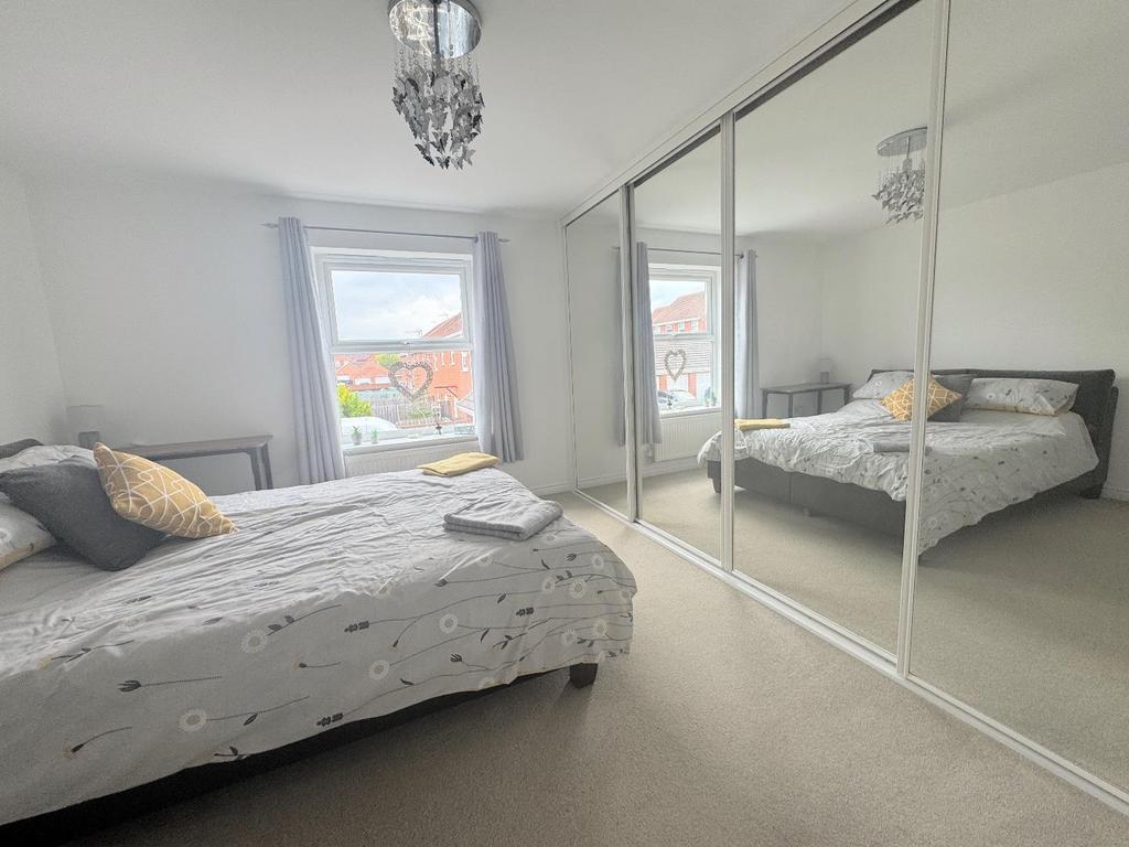 Bedroom (rear)