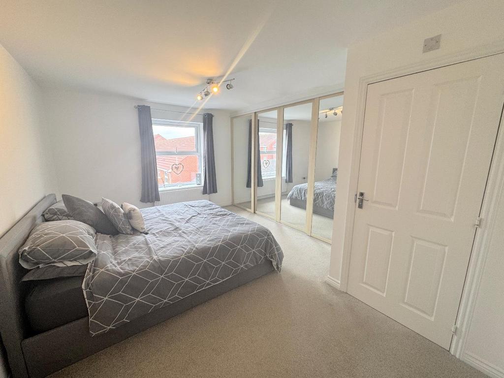Bedroom ( rear)