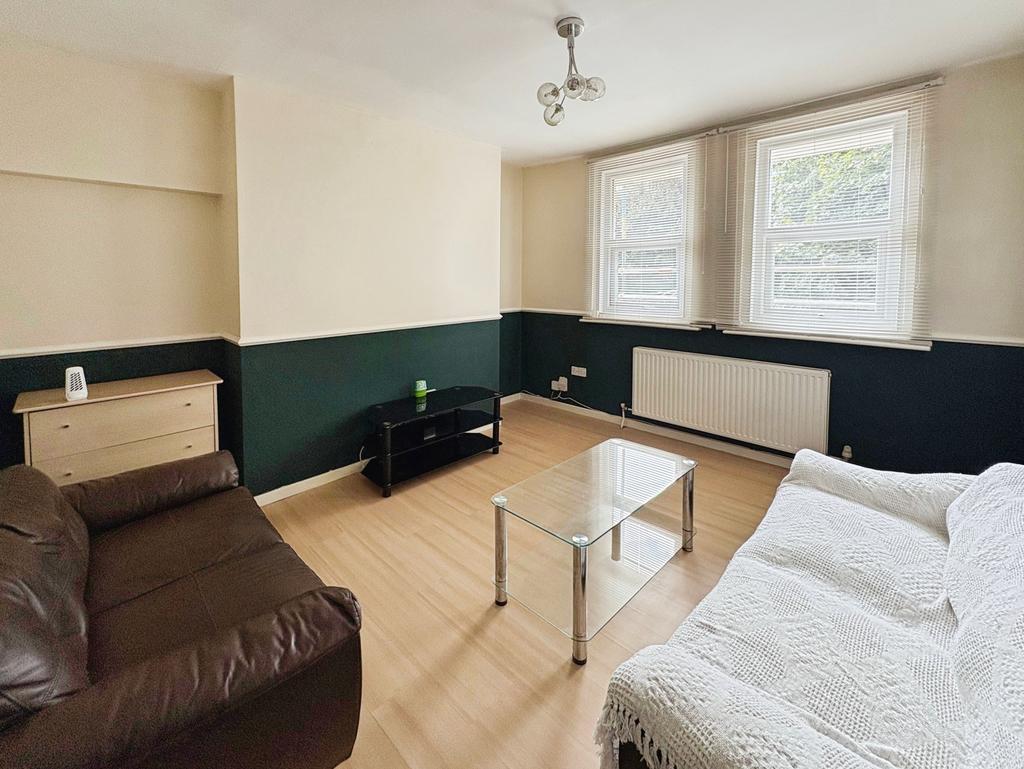 Apartment in Newcastle upon Tyne - View 4