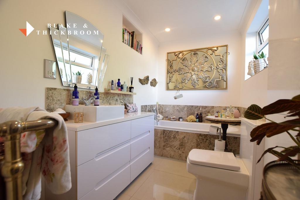 En suite shower room