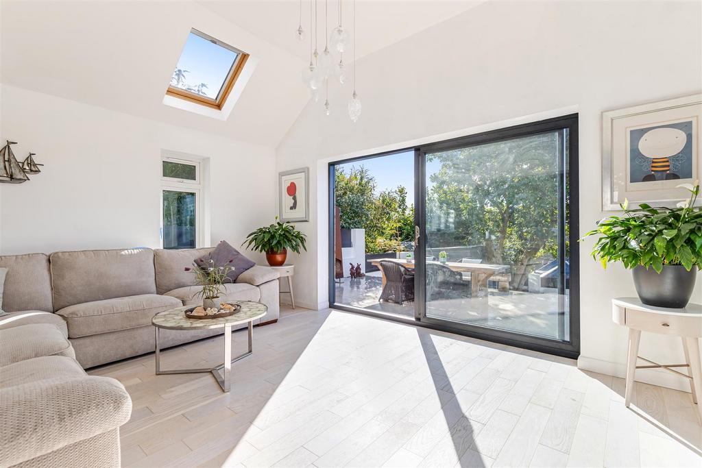 A13 - 10 Grenville Close, Stokenham - 250930.jpg