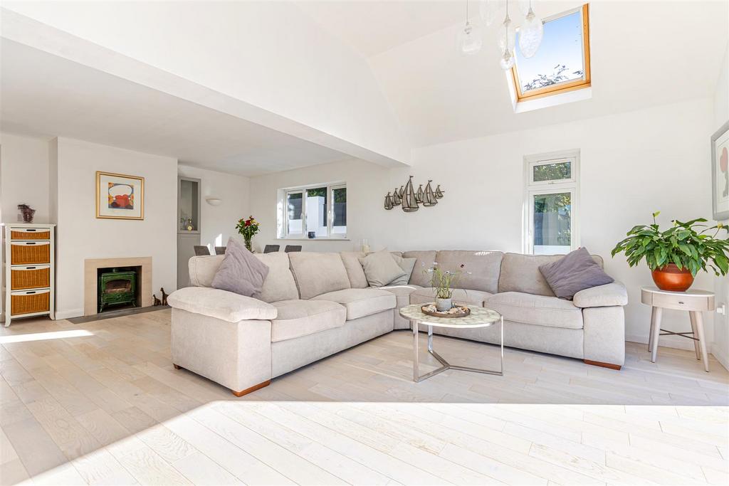 A14 - 10 Grenville Close, Stokenham - 250930.jpg