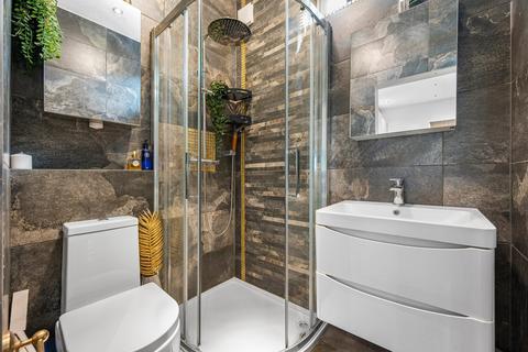 2 bedroom flat for sale, Clements Road, London