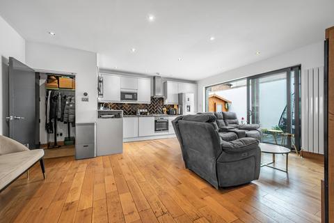 Clements Road, London