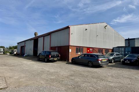 Industrial unit to rent - Hunmanby Industrial Estate, Hunmanby, Filey