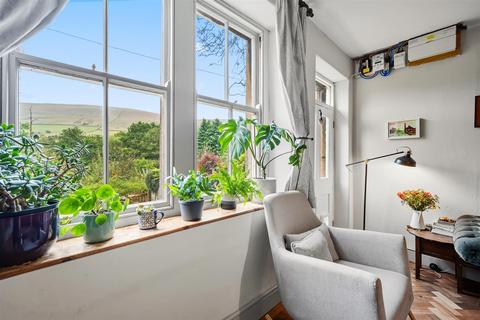 11 Hope Road, Edale, Hope Valley, S33 7ZF