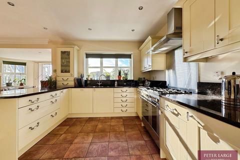 32 Castlefields, Rhuddlan, Rhyl, LL18 5RJ