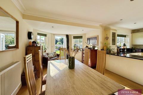 32 Castlefields, Rhuddlan, Rhyl, LL18 5RJ
