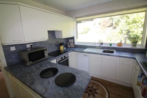 4 bedroom detached house to rent, Springwood Drive, Halifax