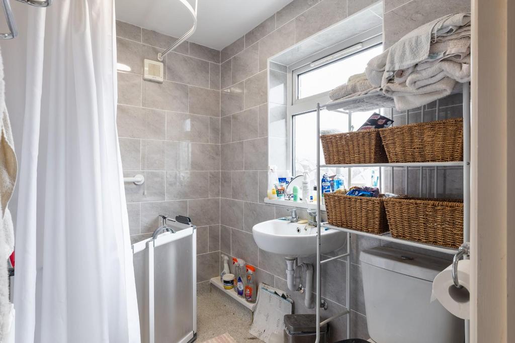 Shower room-1.jpg