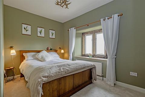 3 bedroom end of terrace house for sale, Cressbrook, Buxton