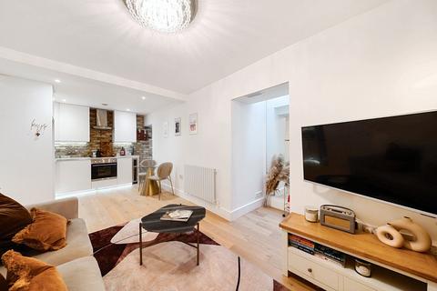 1 bedroom flat for sale, Upper Richmond Road, Putney, London, SW15