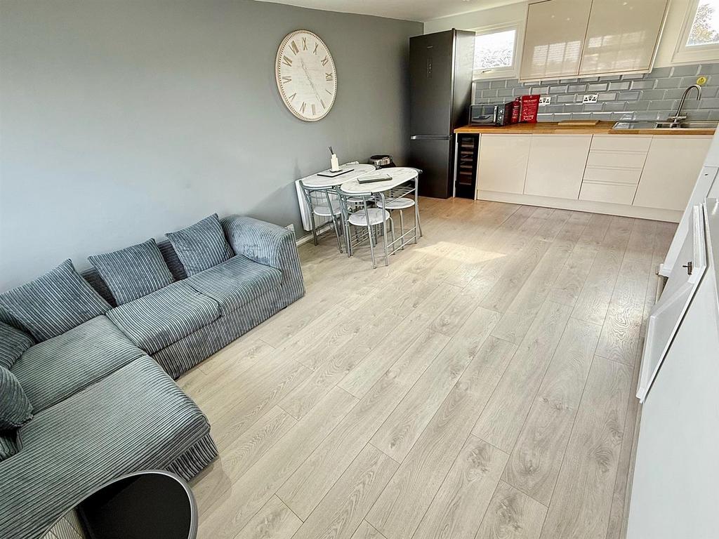 Open Plan Living Room/Kitchen