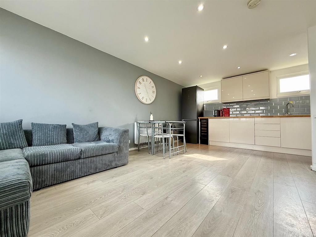 Open Plan Living Room/Kitchen
