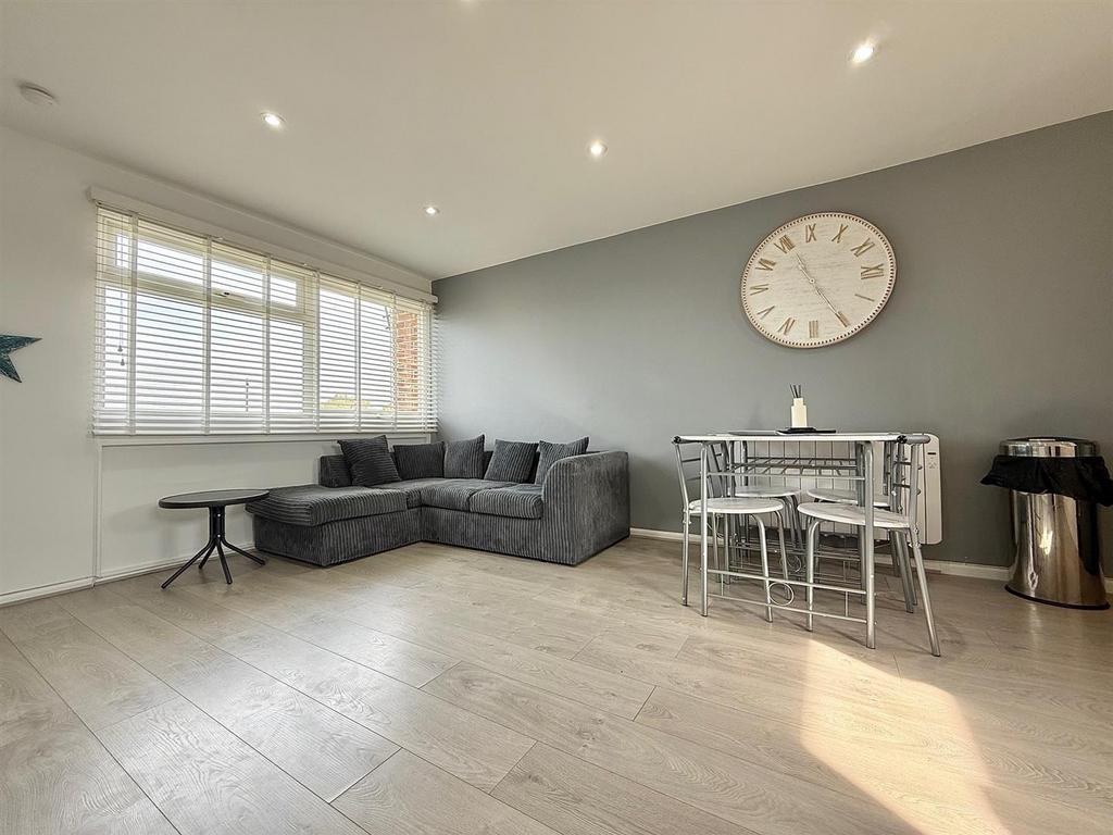 Open Plan Living Room/Kitchen