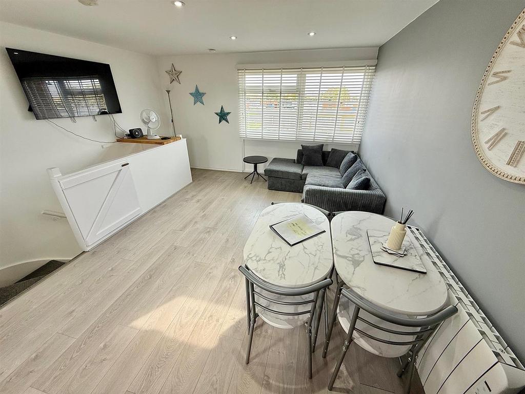 Open Plan Living Room/Kitchen