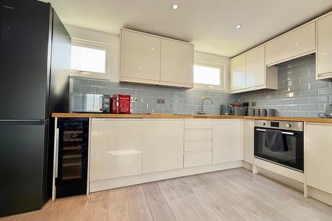2 bedroom chalet for sale, Beach Road, Scratby