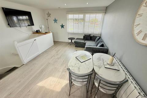 2 bedroom chalet for sale, Beach Road, Scratby